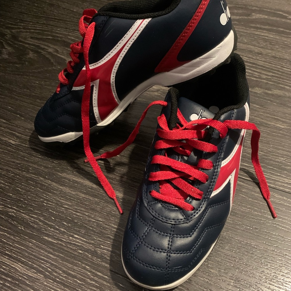 Diadora turf shoes. Only worn once, like new!